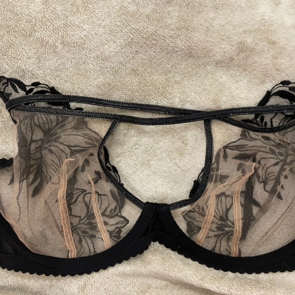 OSELLA Plunge Underwired Bra - Picture 5 of 9